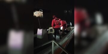 El DUAR rescató a una mujer que se encontraba en el lago de Embalse durante la madrugada. Foto: Policía de Córdoba.