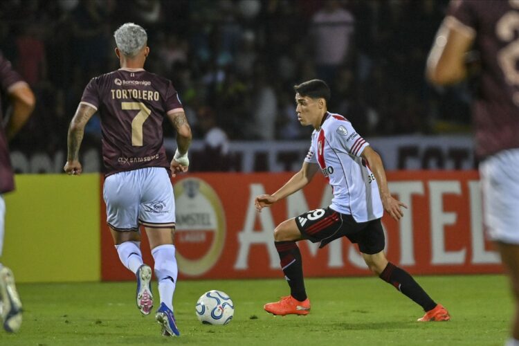 River derrotó a Carabobo en un final eléctrico y con un arquero improvisado