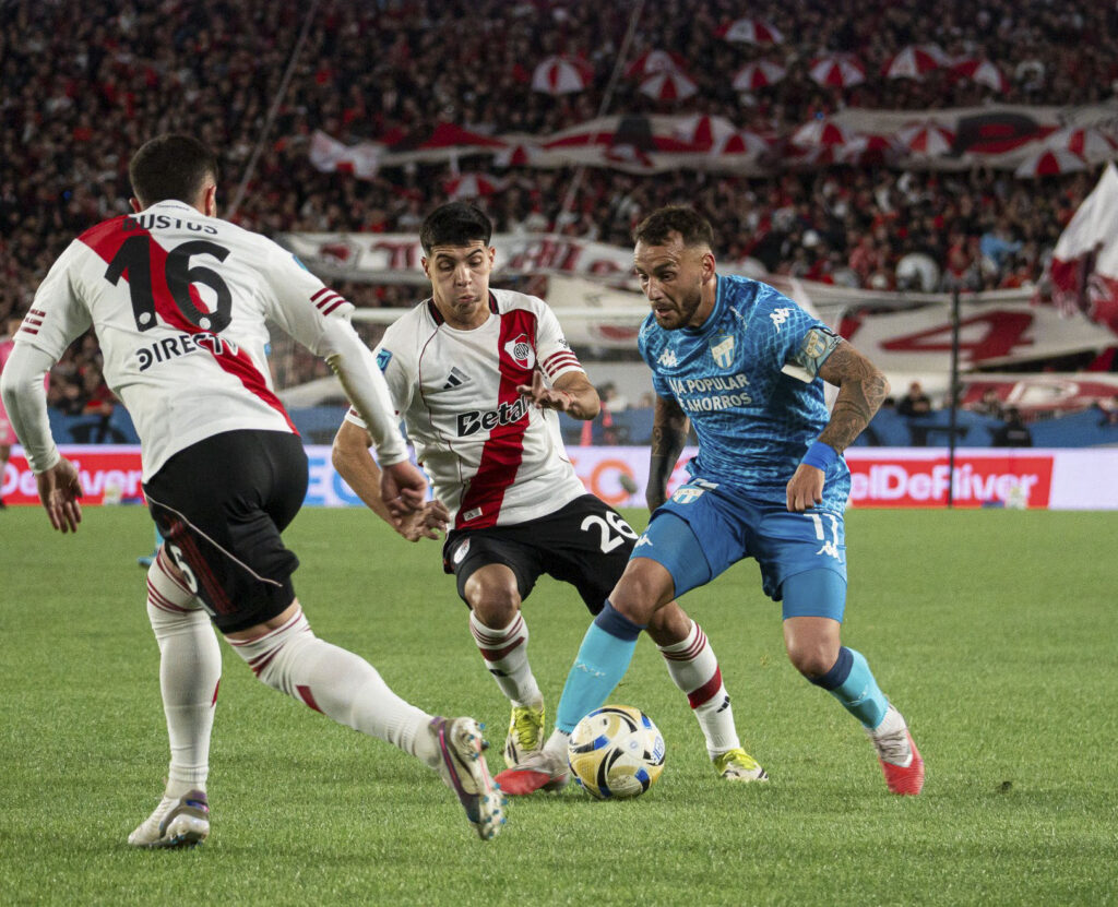 River tropezó con Atlético Tucumán y el ciclo de Coudet sigue en deuda