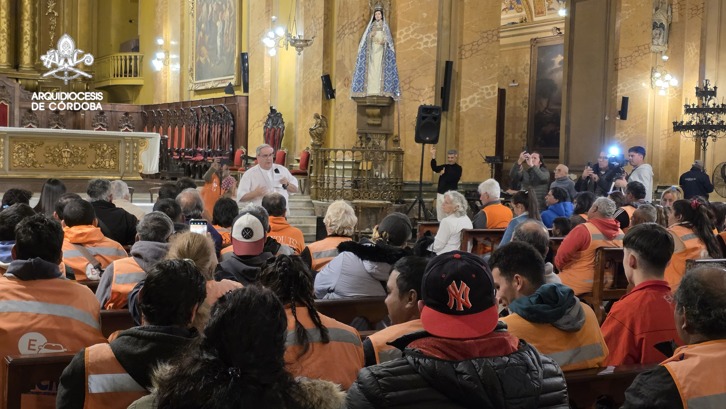 Monseñor Rossi recibió a "naranjitas" en la Catedral