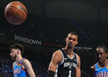 San Antonio dio el golpe frente al campeón en doble tiempo suplementario
