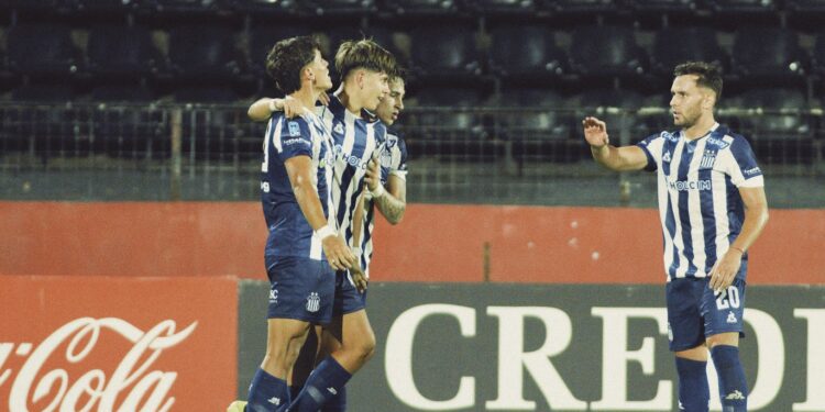 Mismo escenario. La “T” debutó en Copa Argentina con victoria en Rosario.