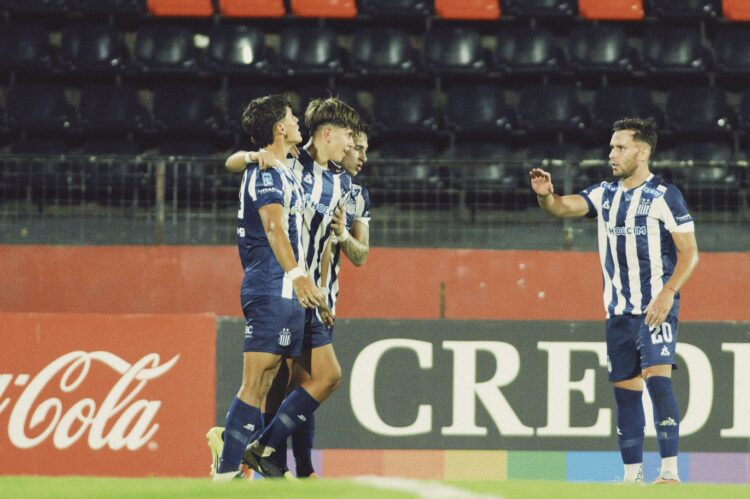 Mismo escenario. La “T” debutó en Copa Argentina con victoria en Rosario.