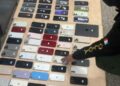 Secuestran más de 80 celulares en un operativo policial tras el rastreo de un teléfono robado.