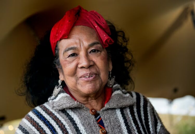 Murió Totó la Momposina: El legado de una voz eterna En 2013, su carrera de seis décadas fue coronada con el Premio a la Trayectoria del Grammy Latino por su aporte invaluable al folclor.