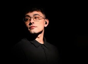 Trueno presentó su nuevo álbum en el show de Jimmy Fallon