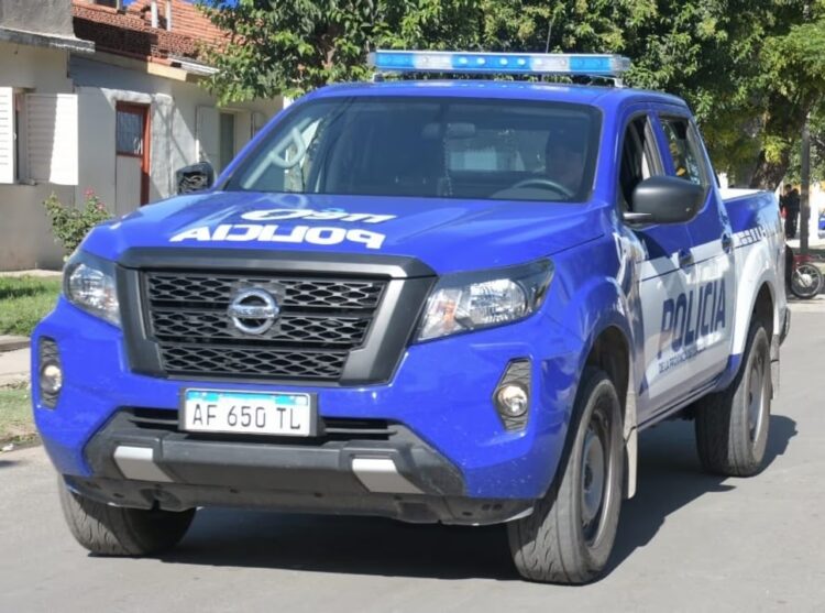 La policía secuestró el arma que llevó el alumno al colegio.