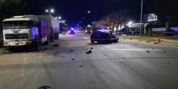 Murió un automovilista tras chocar contra un camión estacionado