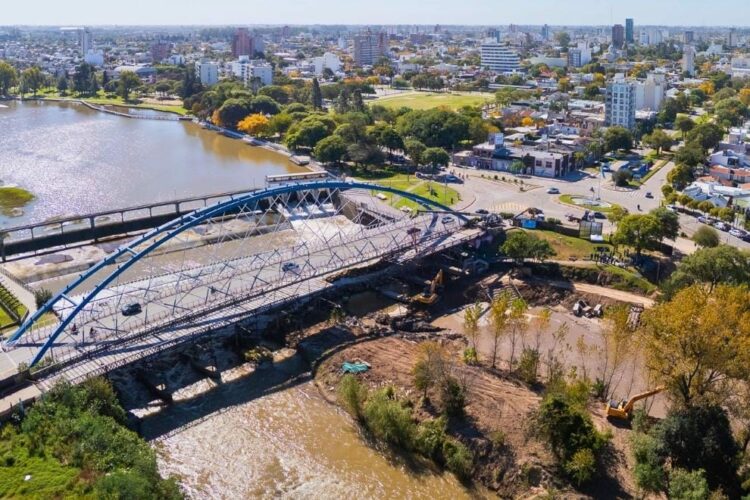 La Provincia de Córdoba avanza con una obra hídrica clave sobre el río Ctalamochita entre Villa María y Villa Nueva, destinada a prevenir inundaciones y proteger las márgenes del cauce.