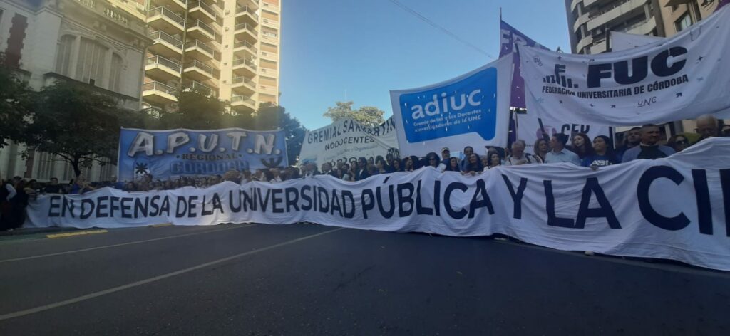La Marcha Federal Universitaria es multitudinaria en Córdoba