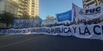 La Marcha Federal Universitaria es multitudinaria en Córdoba
