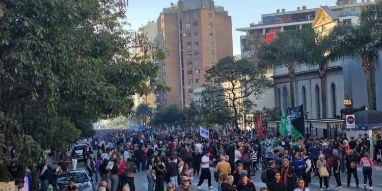 La Marcha Federal Universitaria es multitudinaria en Córdoba