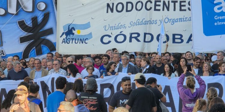 La Marcha Federal Universitaria es multitudinaria en Córdoba