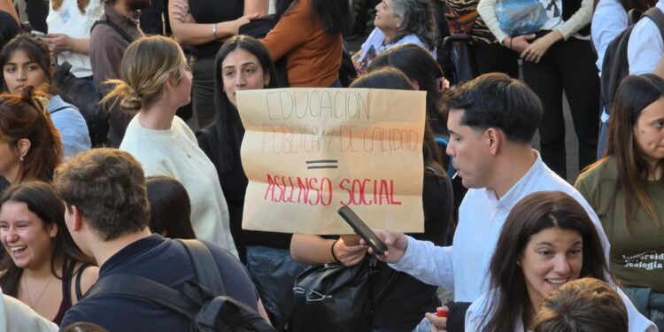 La Marcha Federal Universitaria es multitudinaria en Córdoba