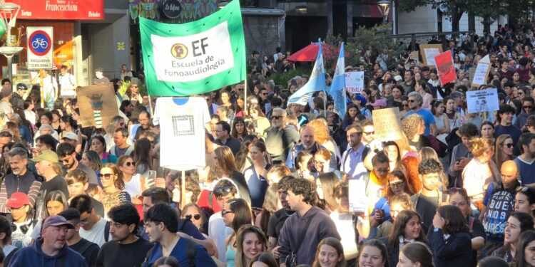 La Marcha Federal Universitaria es multitudinaria en Córdoba