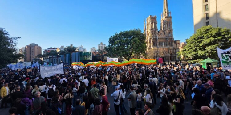 La Marcha Federal Universitaria es multitudinaria en Córdoba