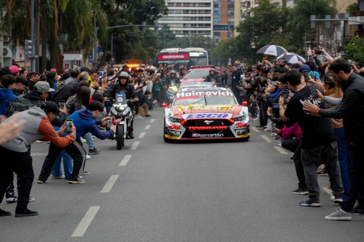 Cortes y desvíos por la exhibición del Turismo Carretera en el Buen Pastor La exhibición del Turismo Carretera en el Buen Pastor provocará cortes de tránsito y desvíos en el transporte urbano.