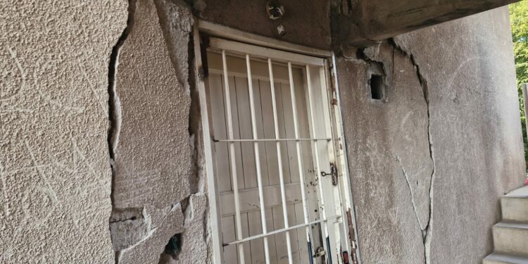 Algunas torres están inhabitables por la gravedad de los daños.
