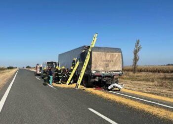 Accidente entre dos camiones en la autopista Córdoba-Rosario Accidente entre dos camiones en la autopista Córdoba-Rosario