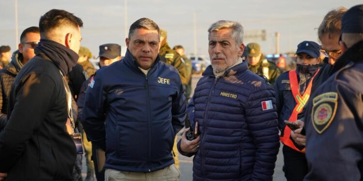 Más de 1.100 efectivos provinciales y federales participan del operativo de seguridad desplegado en los accesos a Córdoba por la final entre Belgrano y River Plate.