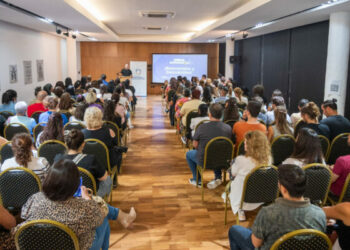 Los encuentros se realizan todos los martes de mayo, a las 16:30 horas, en Caseros 356.
