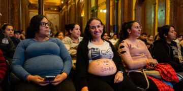 El programa garantiza seguimiento integral, turnos protegidos y asistencia especializada para embarazos de alto riesgo.