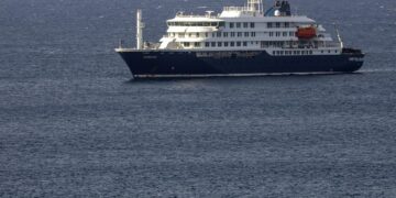 Tenerife activa un operativo sin precedentes para evacuar el crucero afectado por hantavirus