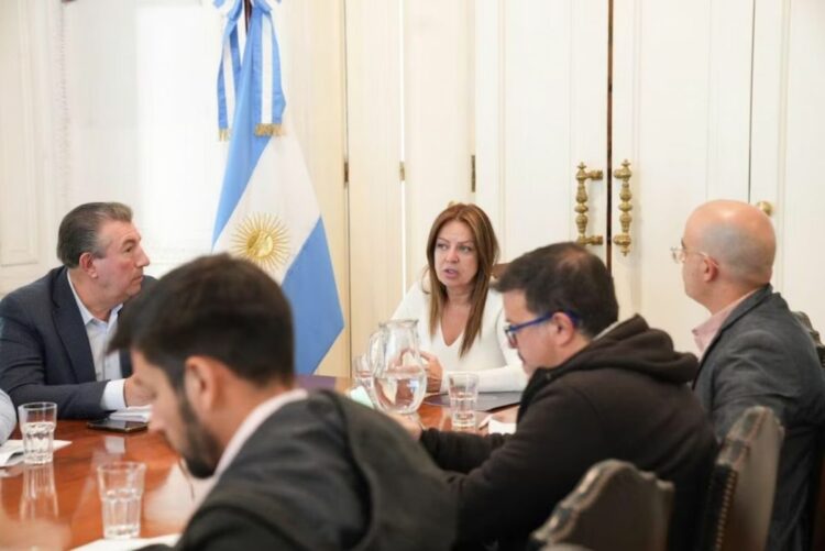 El Gobierno nacional anunció que convocará a rectores universitarios tras la marcha federal para debatir nuevos criterios de distribución de fondos y reforzar los mecanismos de control sobre el financiamiento de las casas de estudio.