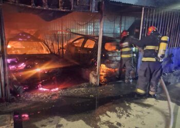 Incendio en un merendero de barrio SEP: tres autos y tres motos destruidos