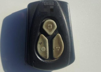 Detuvieron a un hombre con un inhibidor de alarmas dentro de un automóvil