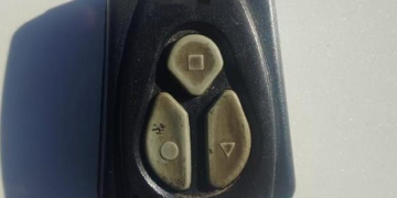 Detuvieron a un hombre con un inhibidor de alarmas dentro de un automóvil