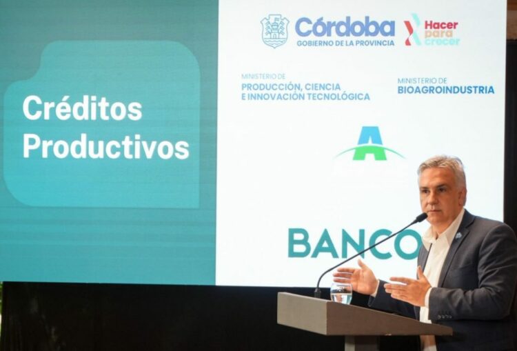 El gobernador anunció créditos blandos para la compra de maquinarias agrícolas y criticó a la Nación.