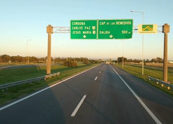 Choque fatal: murió un motociclista y otro hombre pelea por su vida