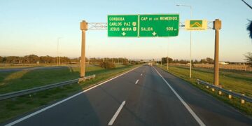 Choque fatal: murió un motociclista y otro hombre pelea por su vida