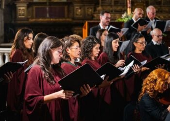 El prestigioso elenco municipal retoma su agenda con un concierto benéfico