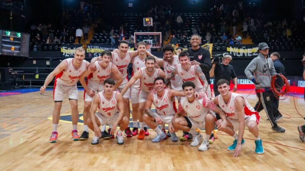 Instituto ganó en el cierre y se metió en cuartos de final de la Liga Nacional