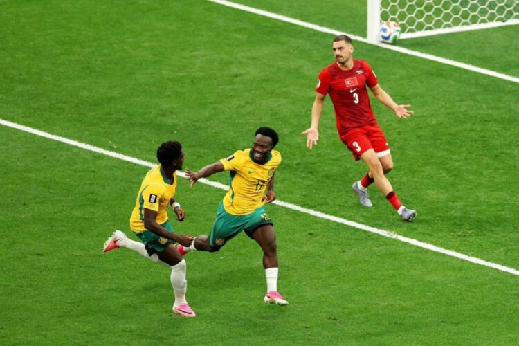 Australia sorprendió a Turquía con un triunfo histórico Australia dio una de las primeras sorpresas del torneo al derrotar 2-0 a Turquía en Vancouver y quedar como uno de los líderes del Grupo D junto con Estados Unidos.