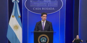 El vocero presidencial Adrián Ravier encabezó su primera conferencia de prensa en la Casa Rosada este 30 de junio de 2026, donde defendió el rumbo económico del Gobierno y respondió consultas sobre la coyuntura política y cambiaria.