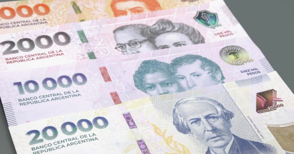 Cómo se calcula el aguinaldo: el monto de la primera cuota equivale al 50% de la mayor remuneración mensual percibida entre enero y junio de 2026.