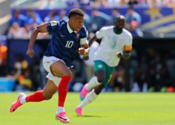 Francia se florea y Barcola pone el 2 a 0 frente a Senegal