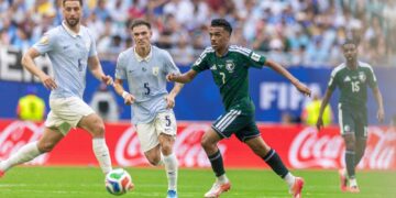 Arabia Saudita sorprendió con la pelota parada y vence a Uruguay 1-0 Arabia Saudita sorprendió con la pelota parada y vence a Uruguay 1-0