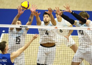 Argentina no pudo con Serbia en el debut de la VNL