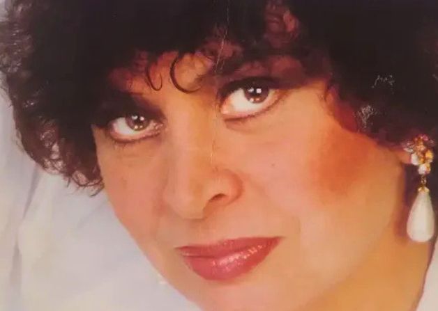 Murió Beatriz Matar: el adiós a la mujer que pensó el teatro como identidad Dramaturga, actriz de cine y teatro y docente, tuvo papeles breves en varias películas y se destacó en Pajarito Gómez –una vida feliz– (1965), por el que recibió el premio Cóndor de Plata a la mejor actriz de reparto. Posteriormente se inclinó más hacia el teatro, como intérprete, autora y directora.
