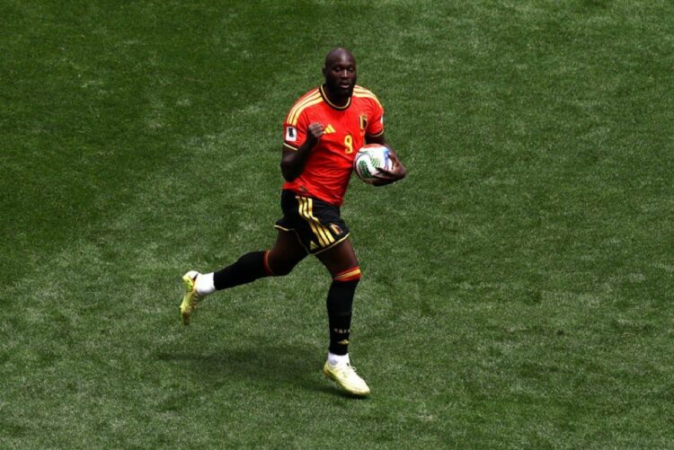 Bélgica y Egipto no se sacaron diferencias en un partido de ida y vuelta Romelu Lukaku ingresó al campo y en la primera que tuvo provocó el error que derivó en la igualdad.