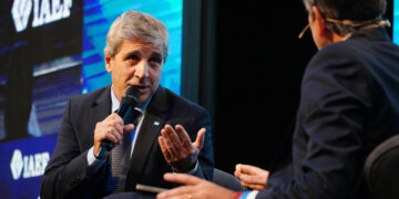 El ministro de Economía Luis "Toto" Caputo.