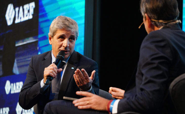 El ministro de Economía Luis "Toto" Caputo.