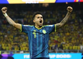 Colombia sufrió por errores defensivos pero se repuso y venció 3 a 1 a Uzbekistán