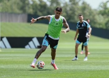 Con “Cuti” Romero a la par, Scaloni define el once y prepara el viaje a Miami Con “Cuti” Romero a la par, Scaloni define el once y prepara el viaje a Miami