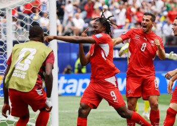 Con los cambios, Suiza destrabó el encuentro y aplastó a Bosnia por 4 a 1