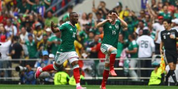 Con un gol tempranero, México vence a Sudáfrica 1 a 0 en el partido inaugural del Mundial Con un gol tempranero, México vence a Sudáfrica 1 a 0 en el partido inaugural del Mundial